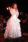 https://upload.wikimedia.org/wikipedia/commons/thumb/4/42/Loretta_Lynn.jpg/120px-Loretta_Lynn.jpg